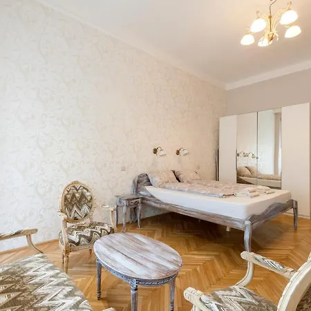 Standard By Hi5-classic Jewish Dstr * Budapest