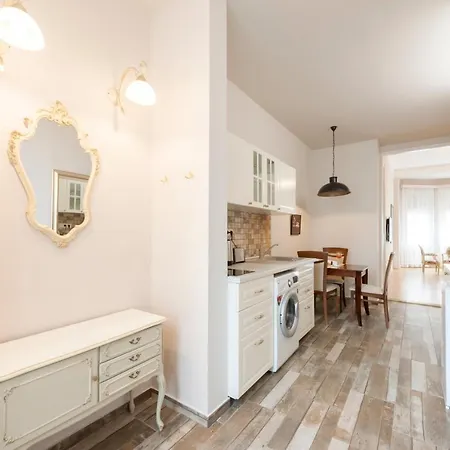 Standard By Hi5-classic Jewish Dstr Apartment *